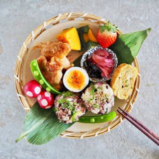 かご盛りヘルシーおにぎりのワンプレート